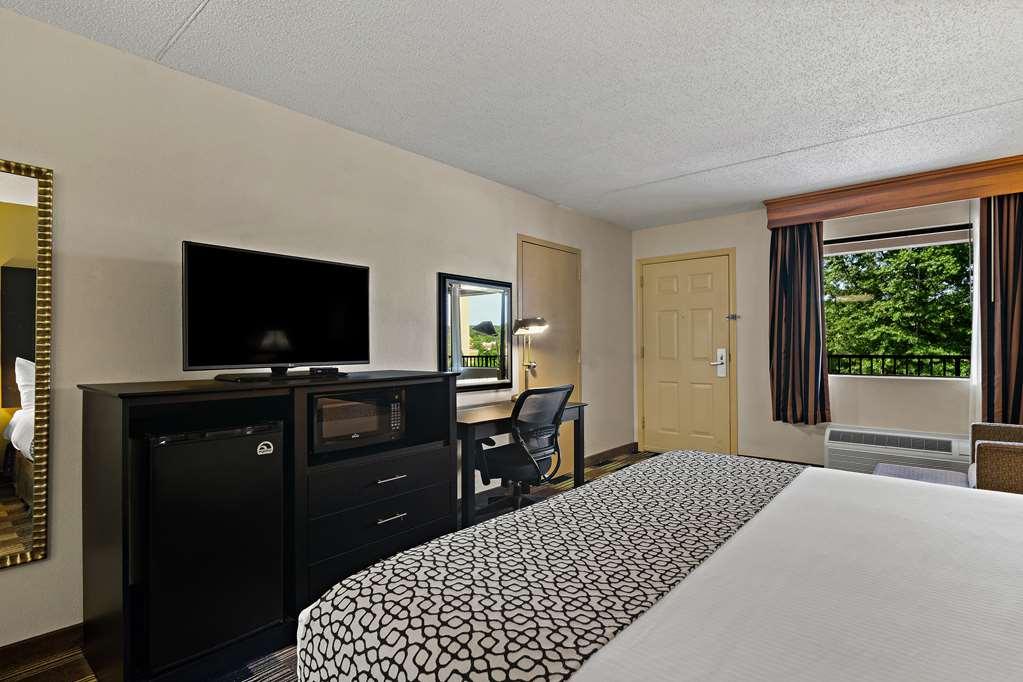 Best Western Windsor Suites Fayetteville Bilik gambar